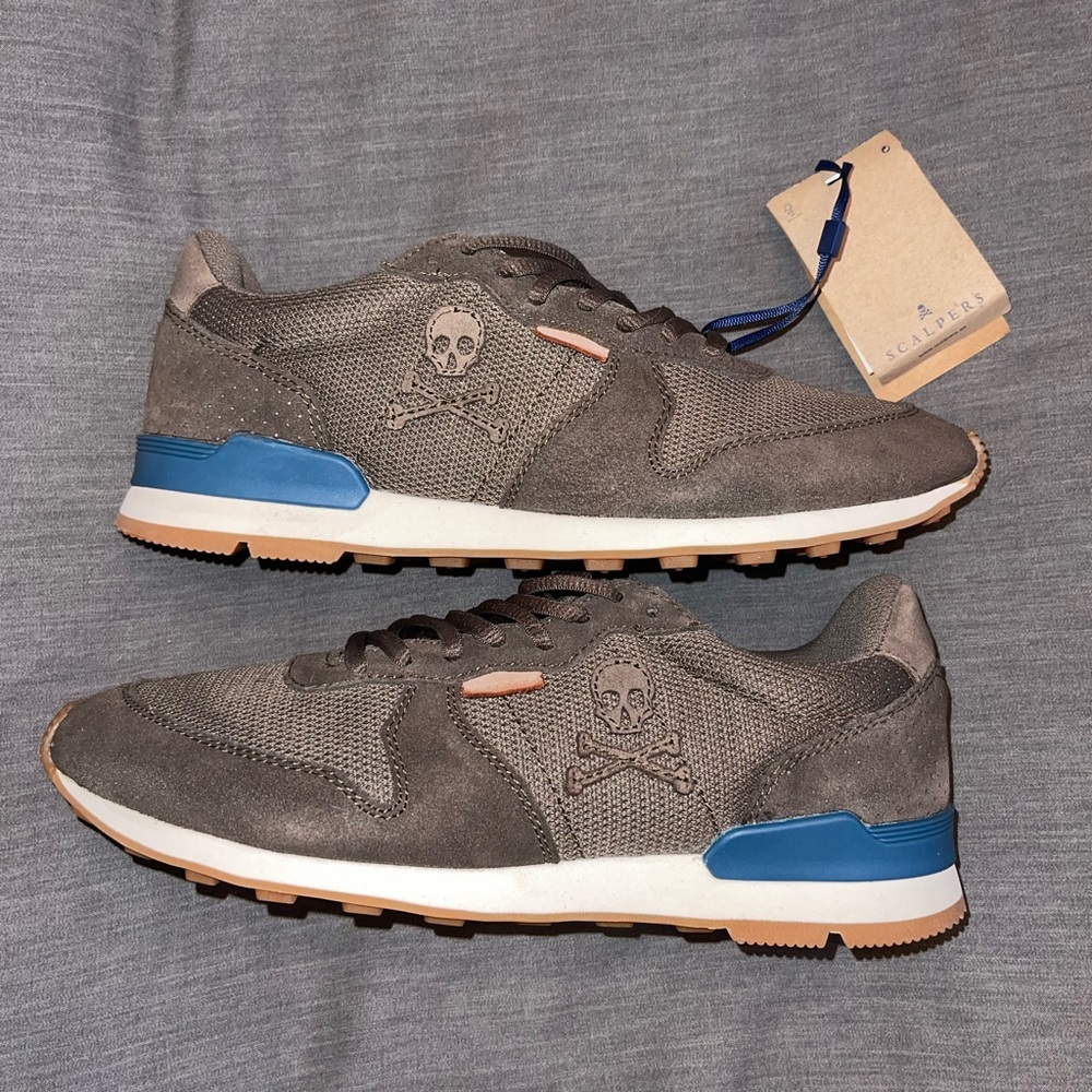 BRAND NEW - mens 41 sneakers